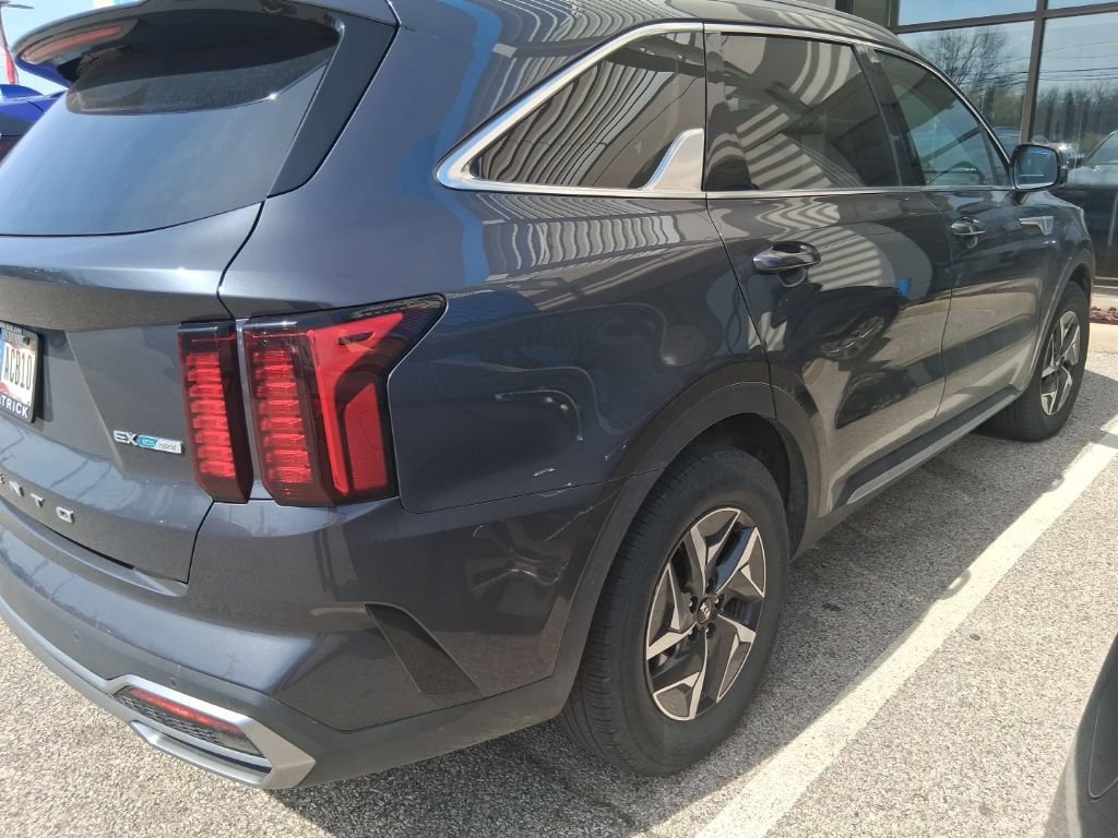 Used 2021 Kia Sorento EX image 4