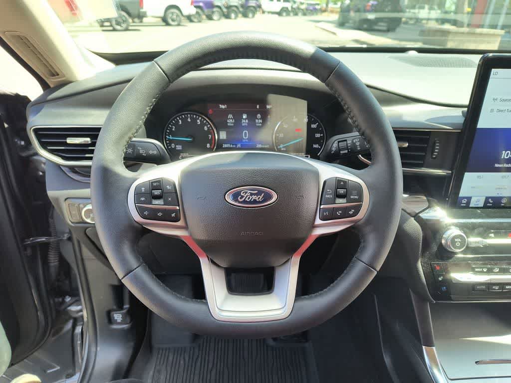 Used 2023 Ford Explorer Limited w/ Limited Technology Package AWD/4WD image 14