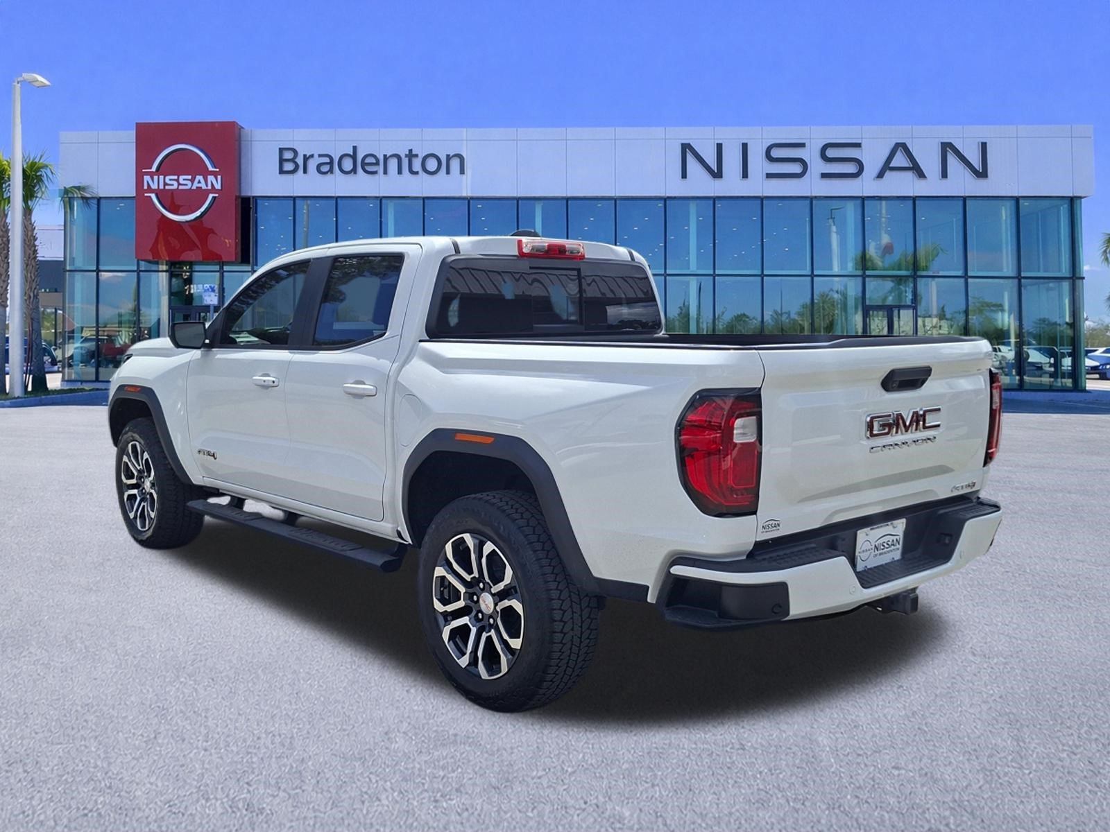 Used 2023 GMC Canyon AT4 w/ AT4 Premium Package AWD/4WD image 7