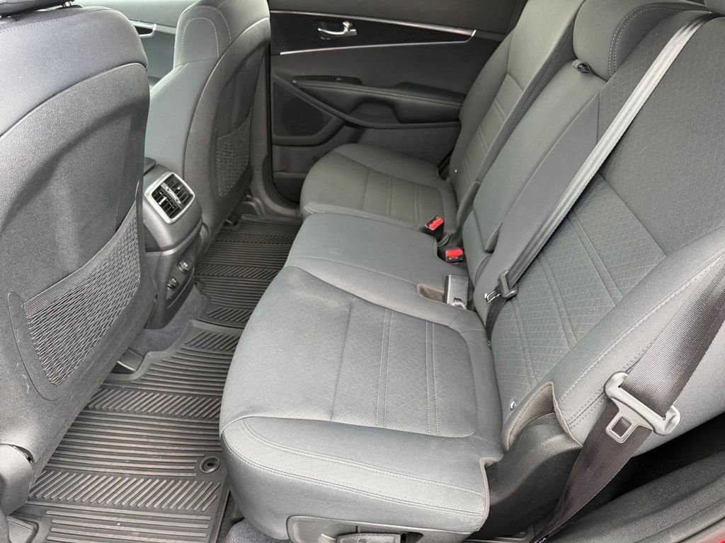 Used 2020 Kia Sorento LX image 12