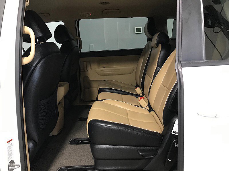Used 2017 Kia Sedona LX w/ LX Essentials Premium Package FWD image 18