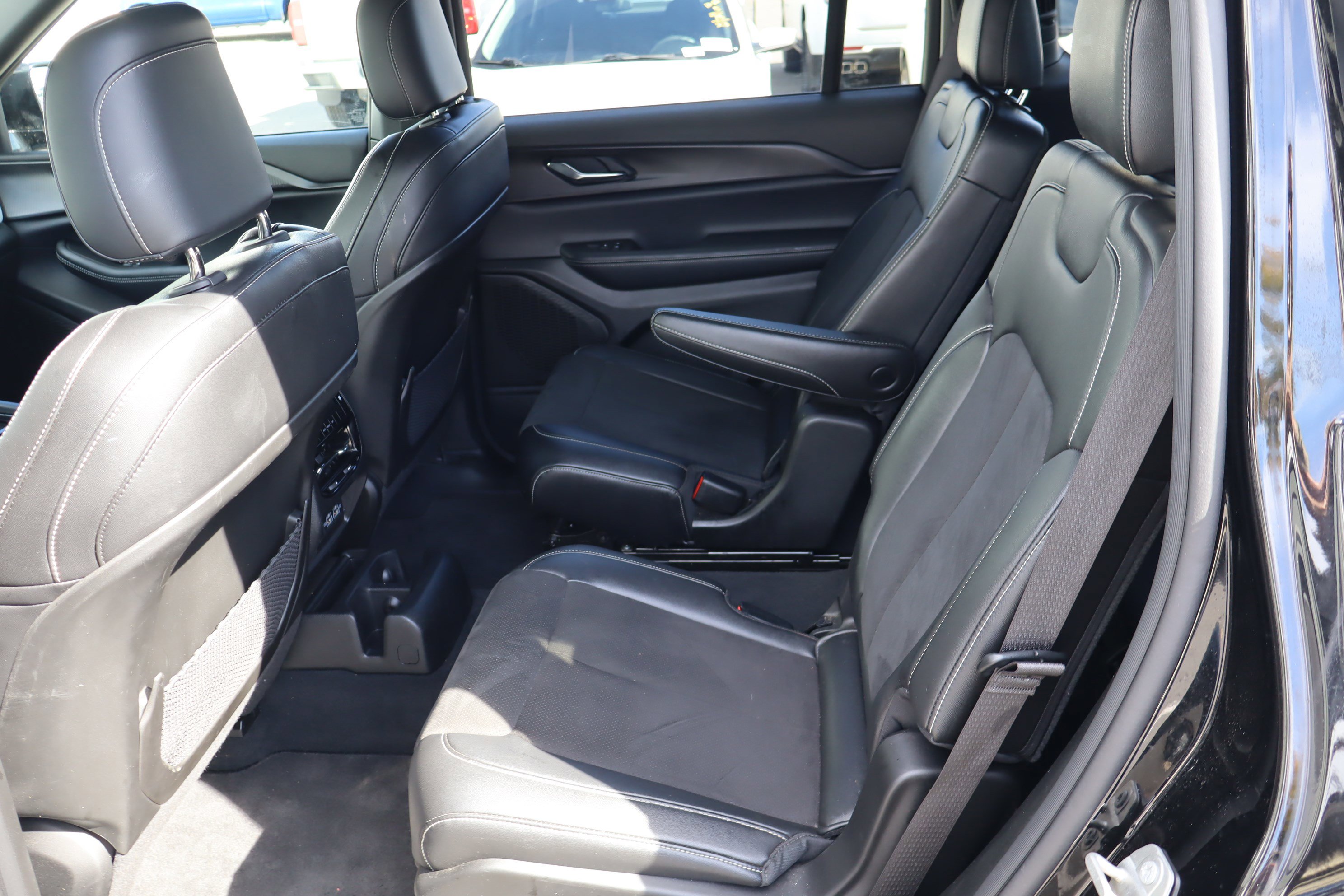 Used 2024 Jeep Grand Cherokee L Altitude image 32