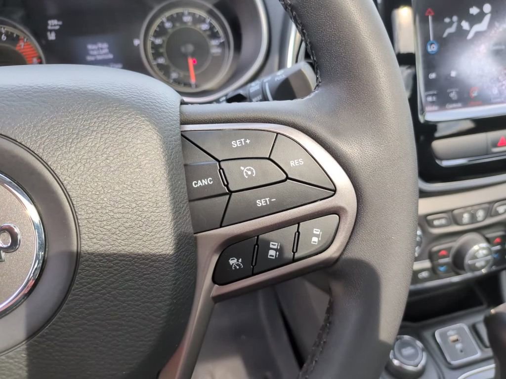Certified 2022 Jeep Cherokee Limited w/ Elite Package AWD/4WD image 28