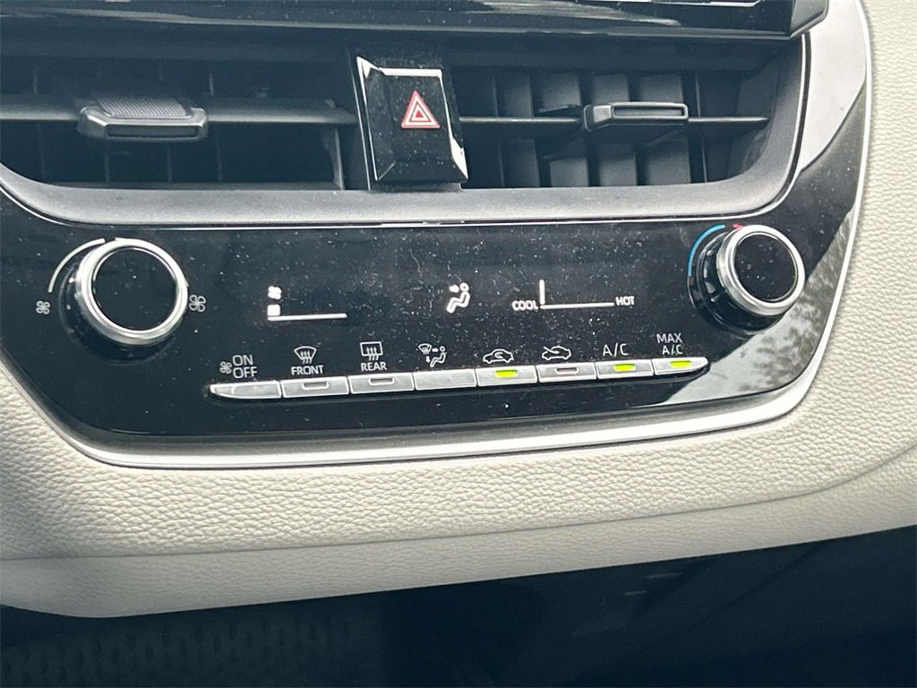 Used 2021 Toyota Corolla L image 25
