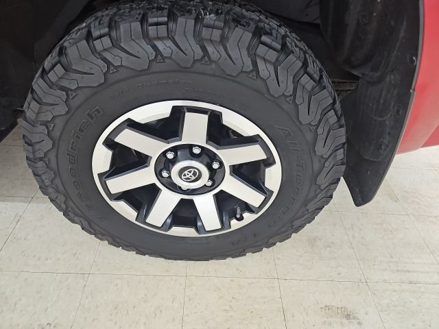 Used 2021 Toyota 4Runner TRD Off-Road Premium w/ Moonroof Package AWD/4WD image 21
