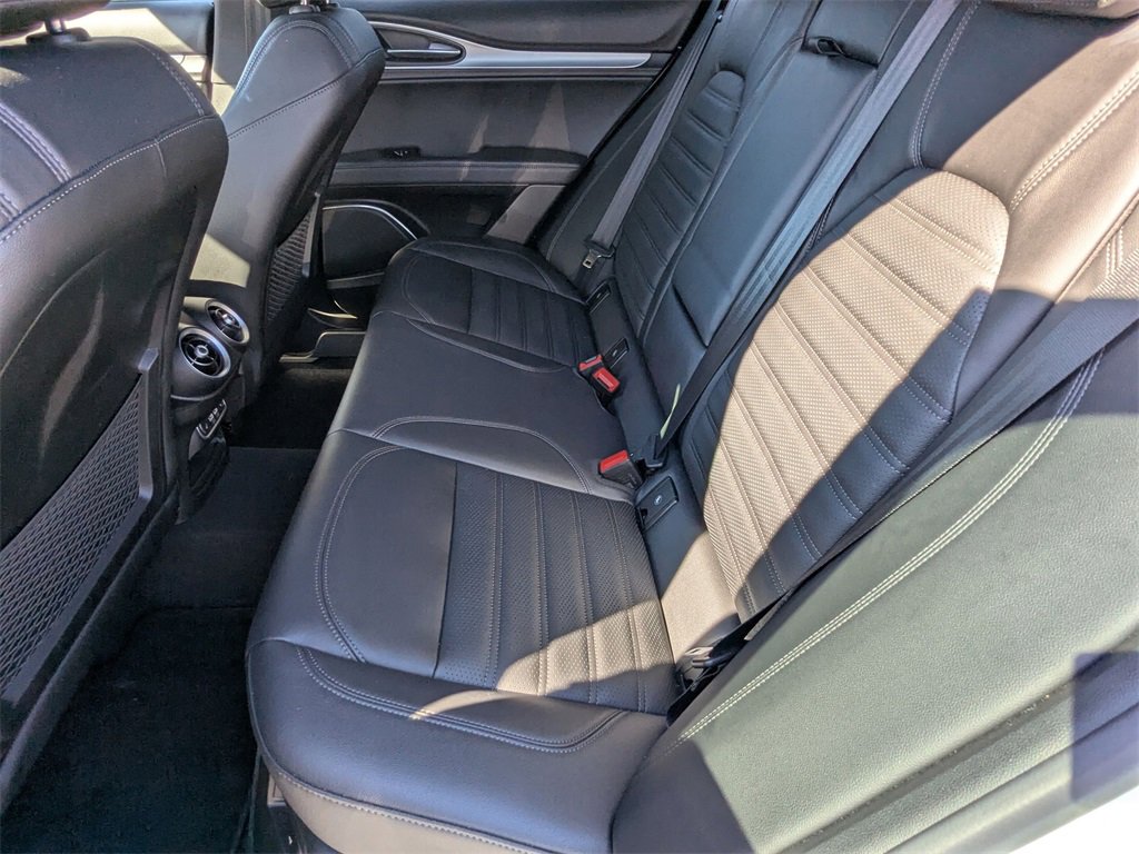 Used 2023 Alfa Romeo Stelvio Veloce image 18