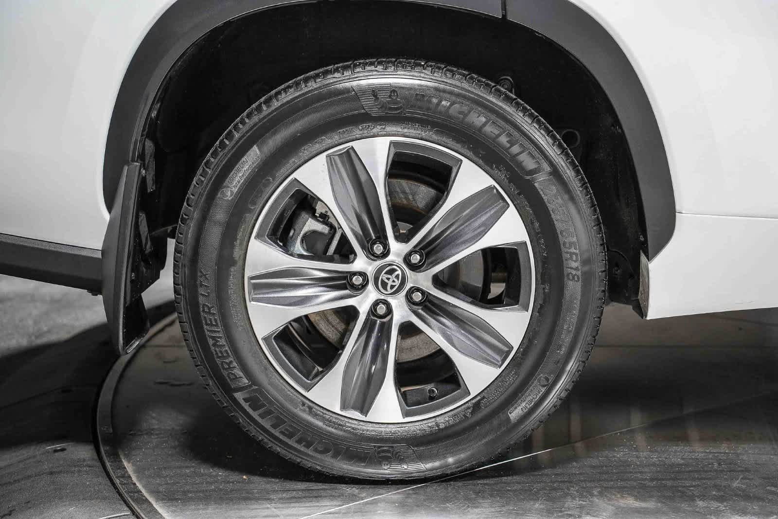 Used 2024 Toyota Highlander XLE FWD image 10