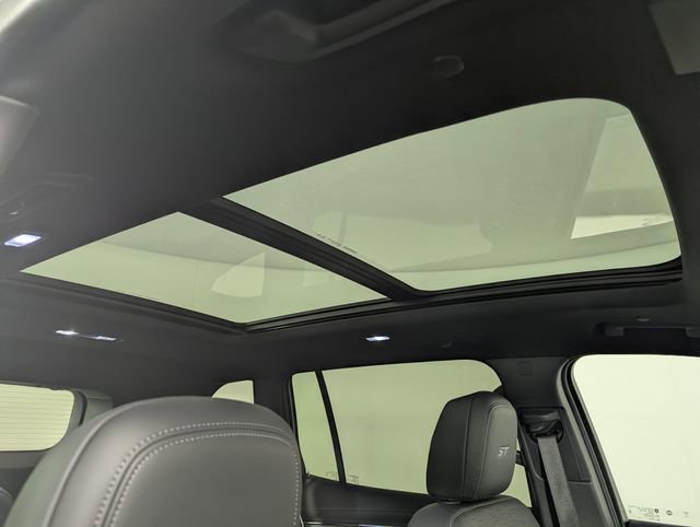 Used 2025 Buick Enclave Sport Touring w/ Power Package AWD/4WD image 25