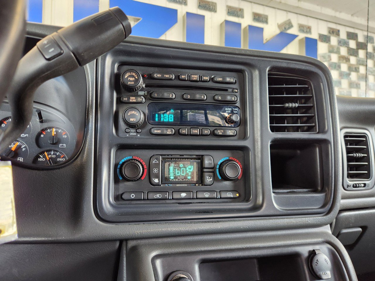 Used 2006 Chevrolet Silverado 2500 LT w/ Onstar Plus Package AWD/4WD image 8