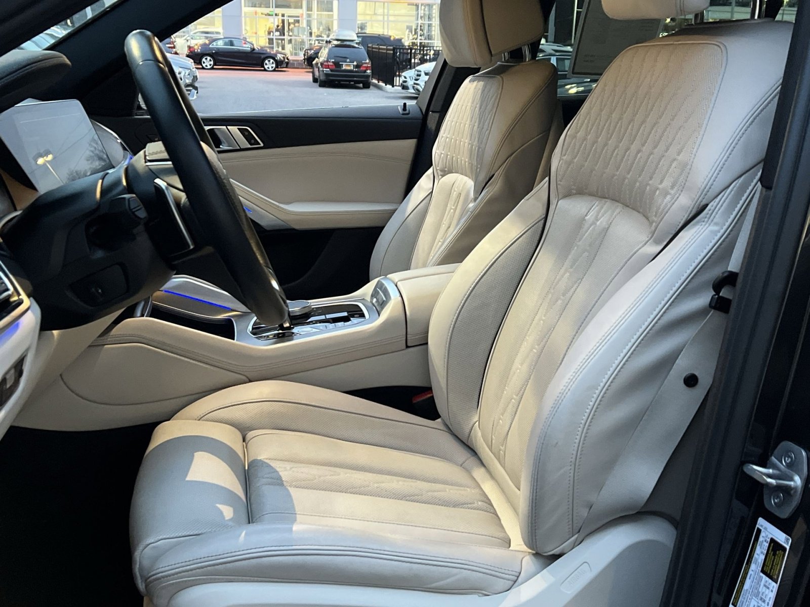 Used 2023 BMW X6 xDrive40i w/ Luxury Seating Package image 11