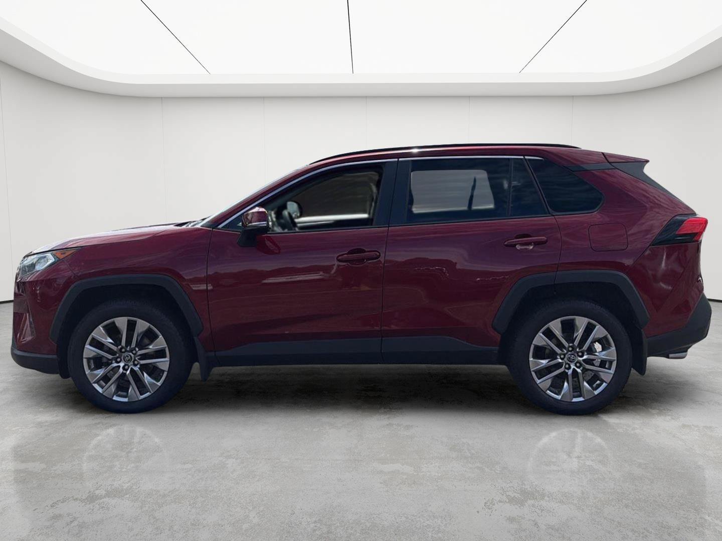 Used 2019 Toyota RAV4 XLE Premium w/ Cold Weather Package AWD/4WD image 8
