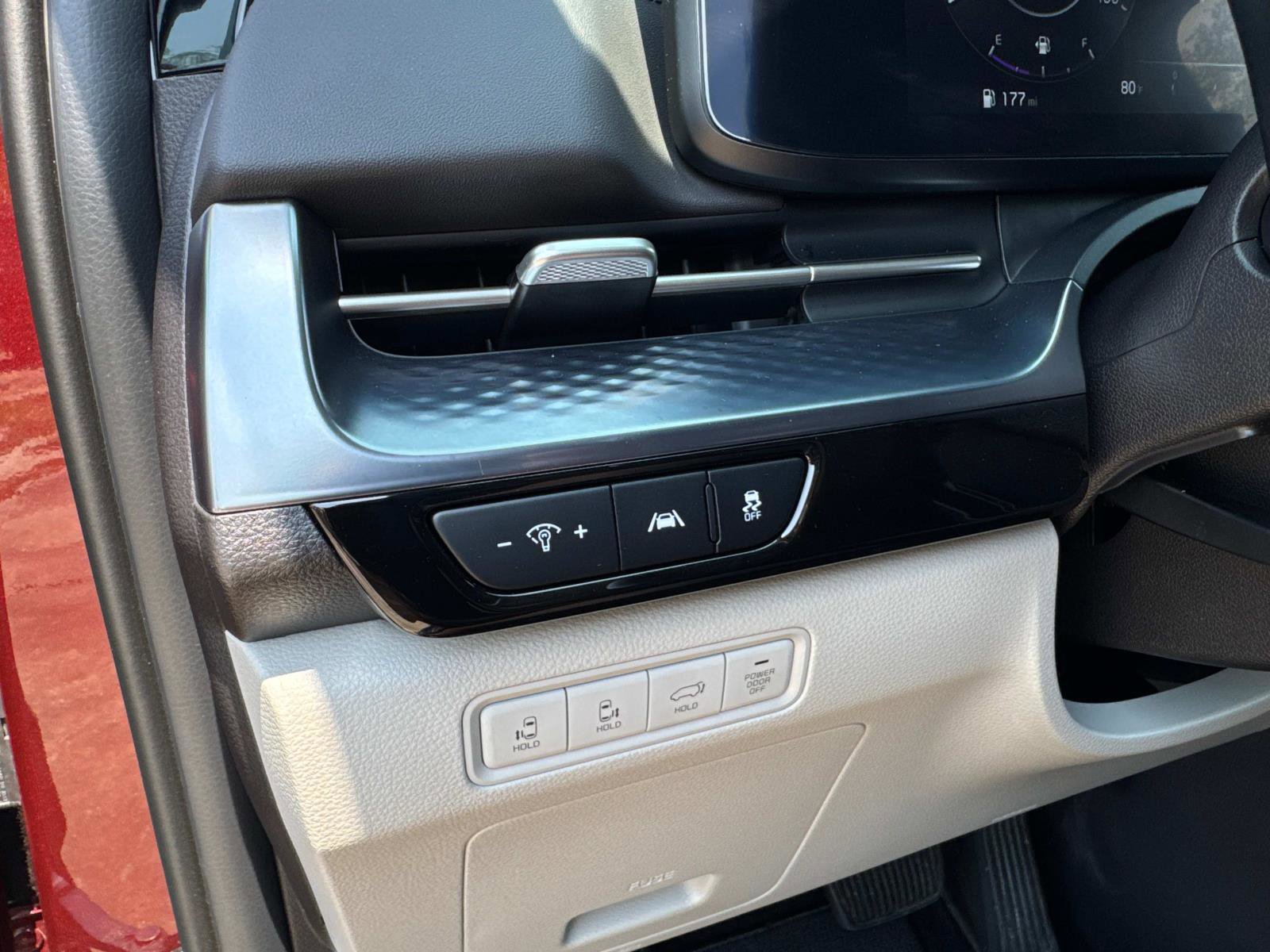 Used 2024 Kia Carnival SX Prestige image 32