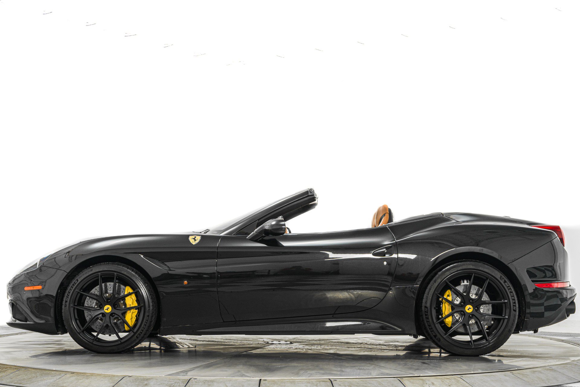 Used 2015 Ferrari California T image 6