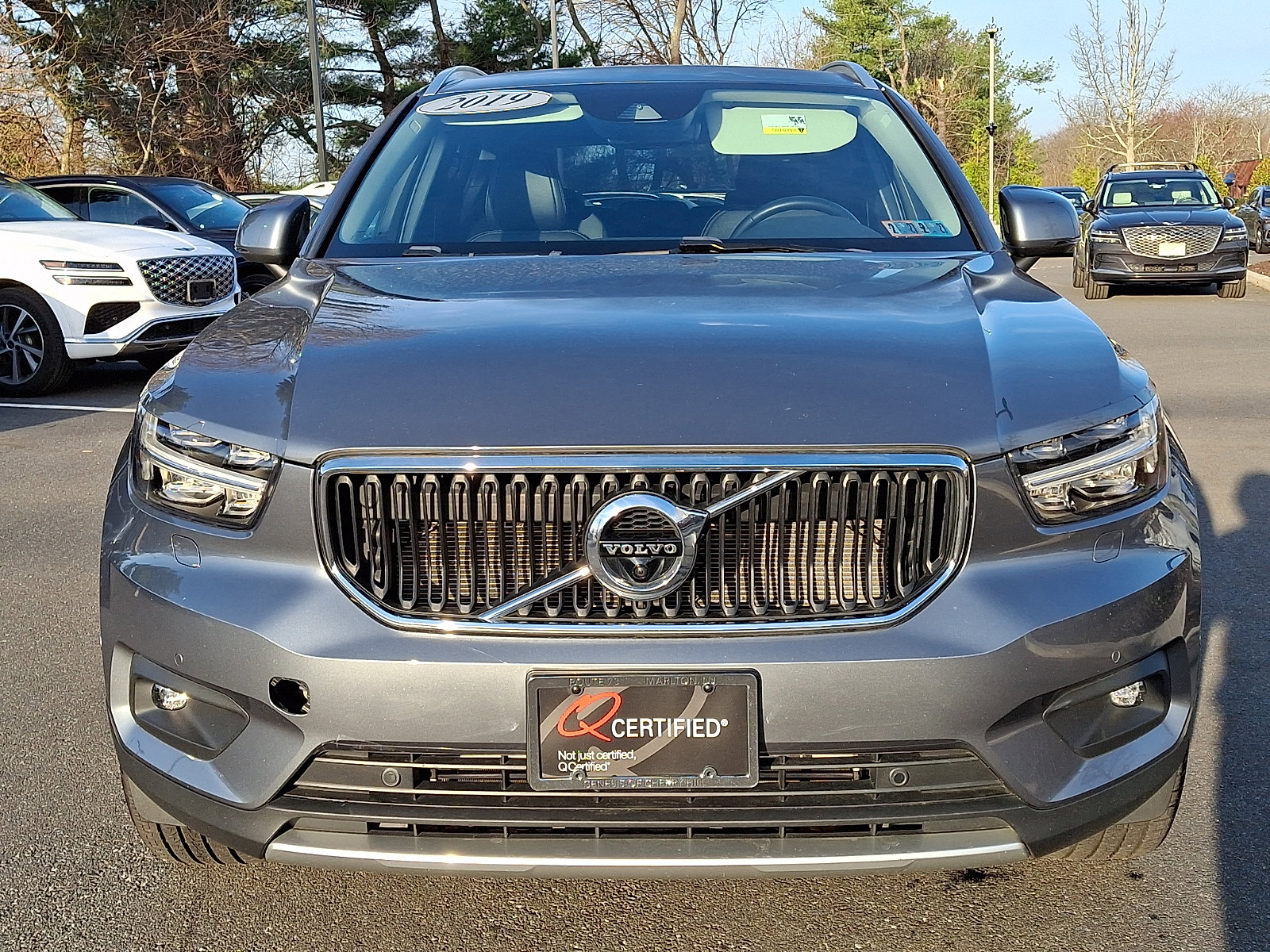 Used 2019 Volvo XC40 T5 Momentum image 2