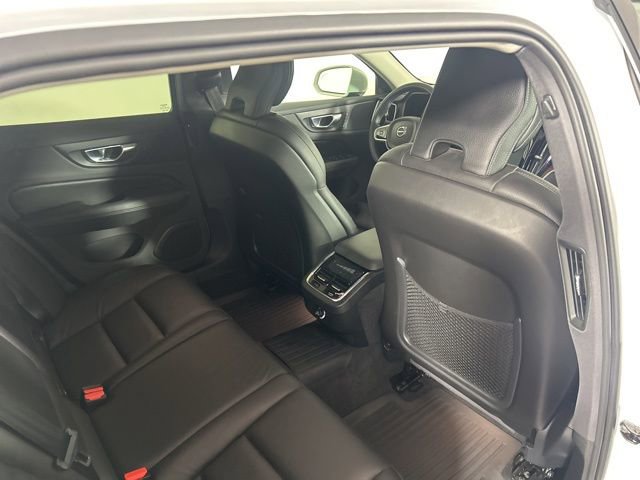 Used 2020 Volvo V60 T5 Cross Country w/ Protection Package Premier image 16
