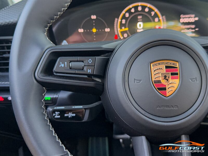 Used 2025 Porsche 911 GT3 RWD image 31