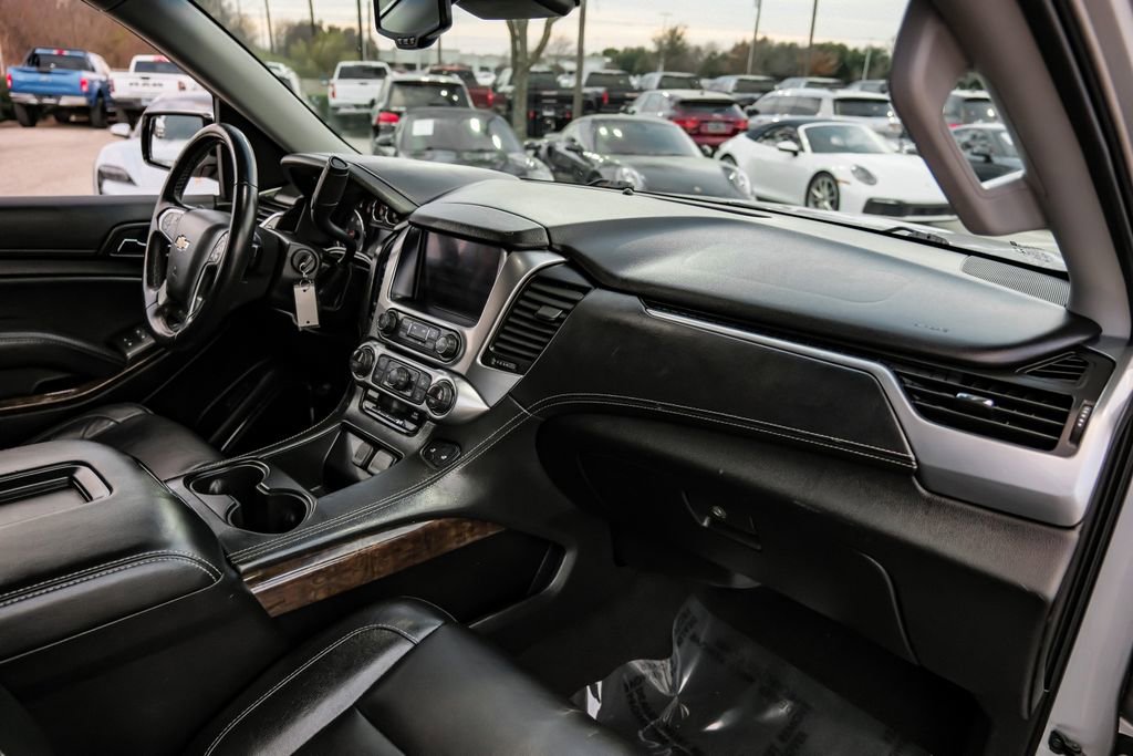 Used 2018 Chevrolet Suburban LT image 10