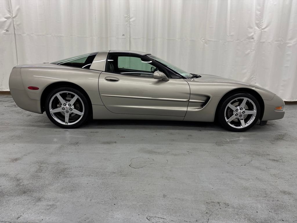 Used 2001 Chevrolet Corvette Coupe w/ Preferred Equipment Group1 image 6