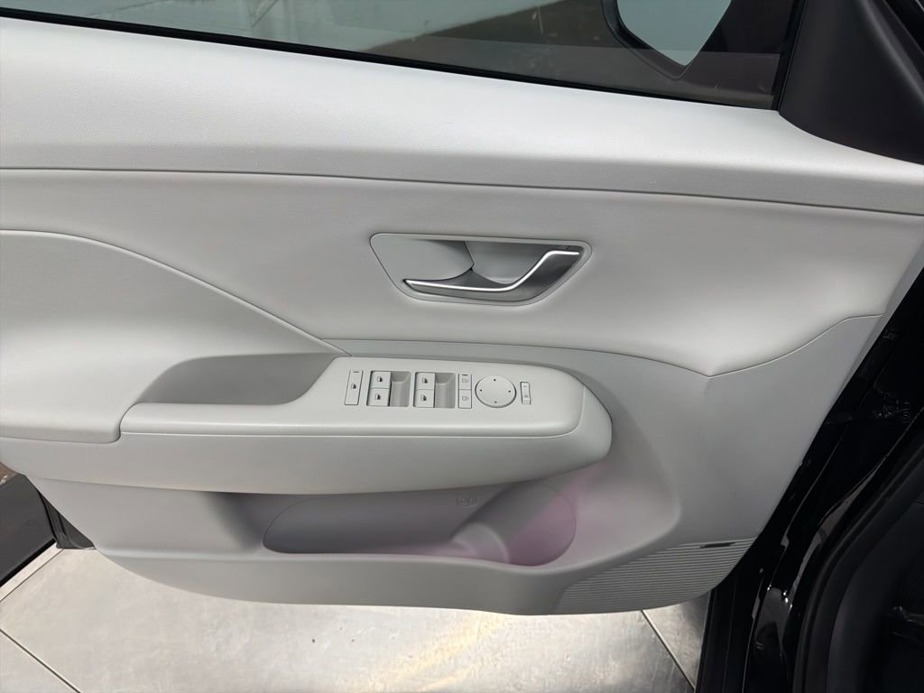 Used 2024 Hyundai Kona Limited image 16