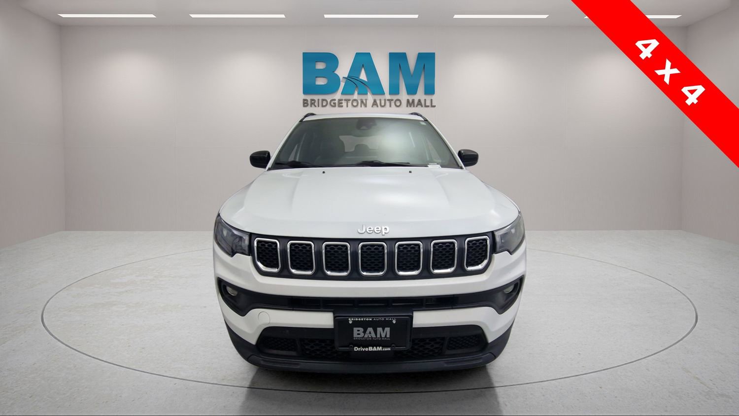 Used 2024 Jeep Compass Latitude image 2