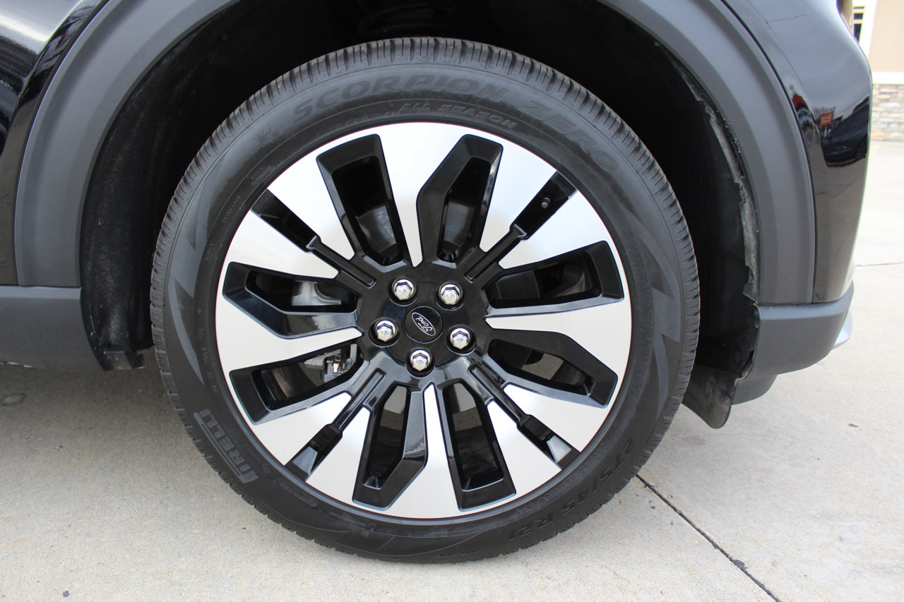 Used 2025 Ford Explorer Platinum w/ LUX Leather Package image 7