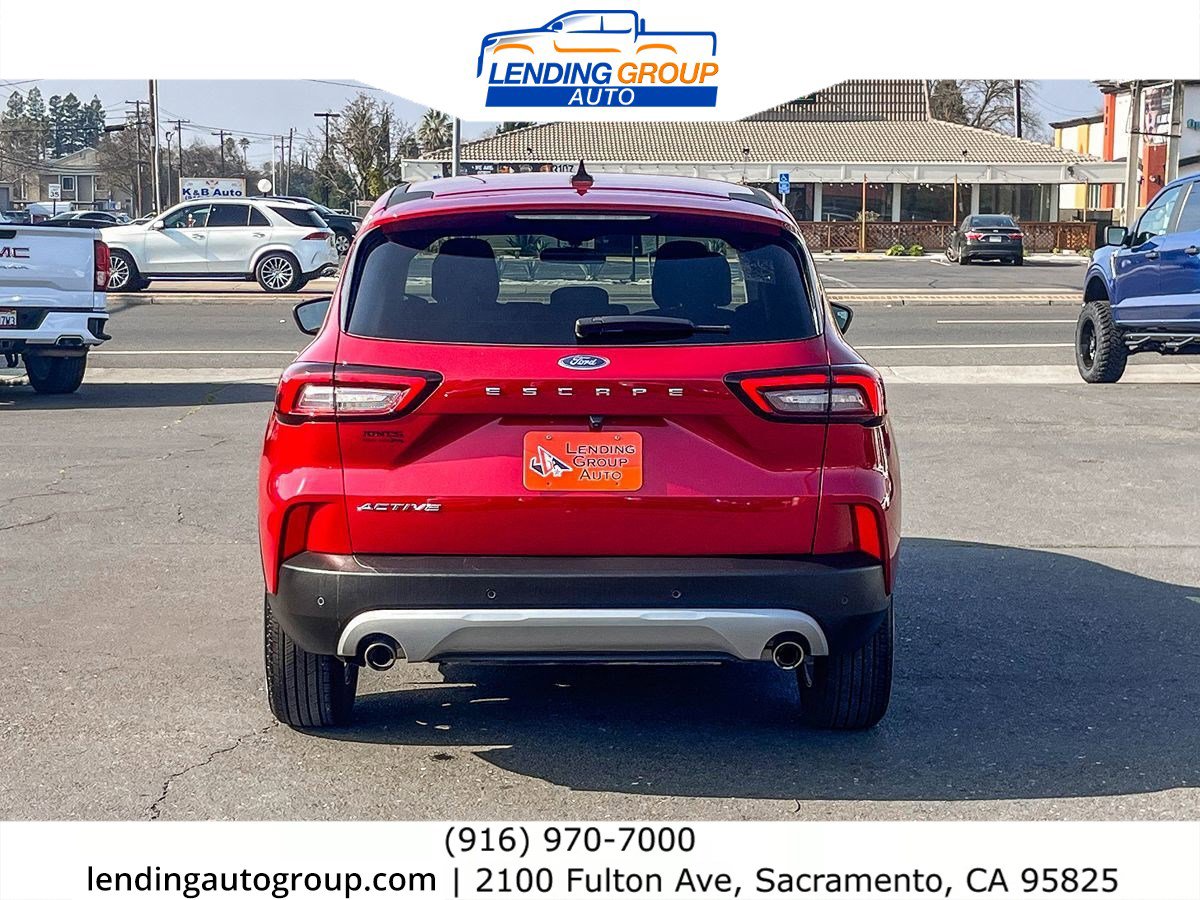 Used 2023 Ford Escape Active w/ Tech Pack #1 FWD image 3