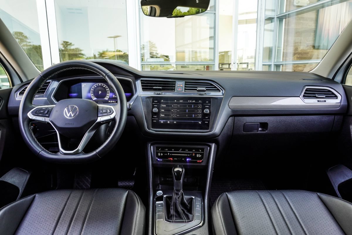 Used 2022 Volkswagen Tiguan SE FWD image 5