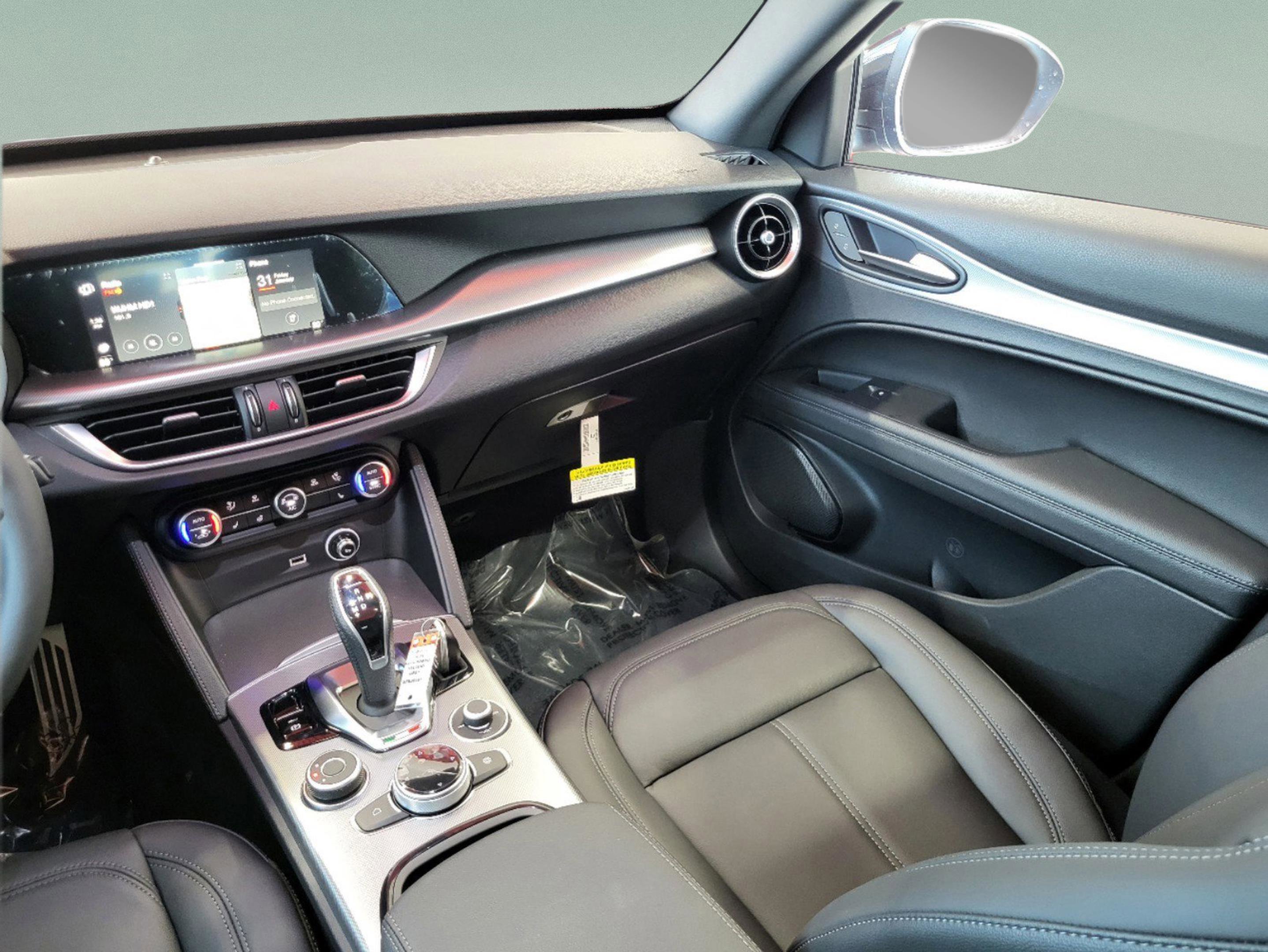 New 2025 Alfa Romeo Stelvio Sprint image 84