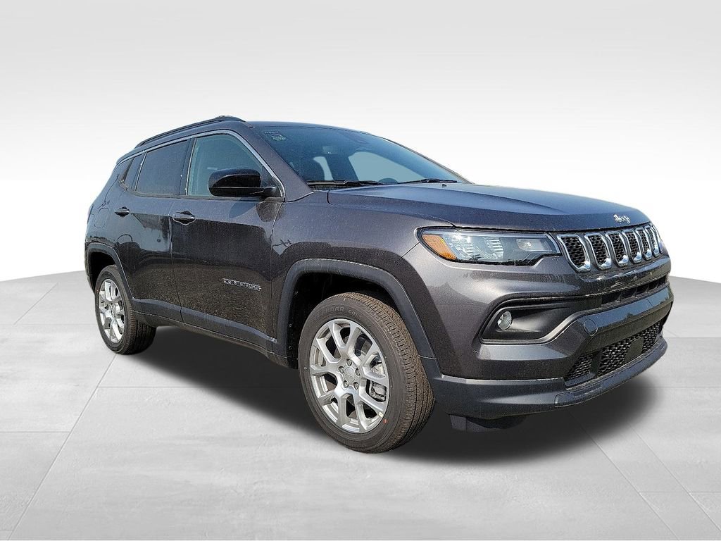 New 2023 Jeep Compass Latitude w/ Sun and Sound Group
