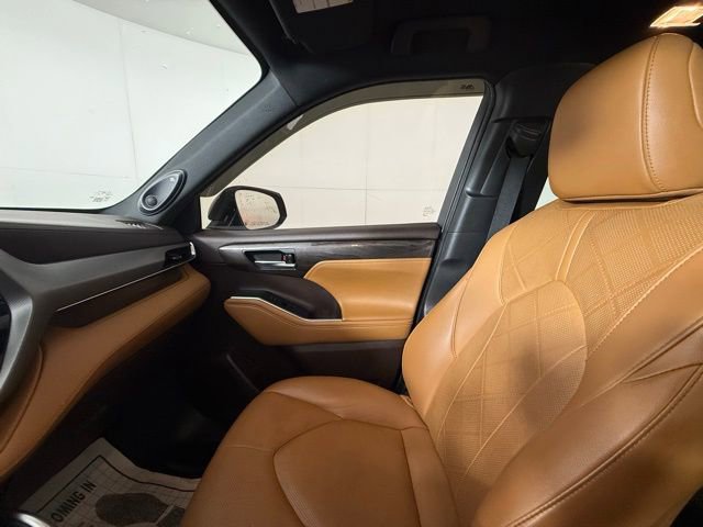 Used 2021 Toyota Highlander Platinum image 20