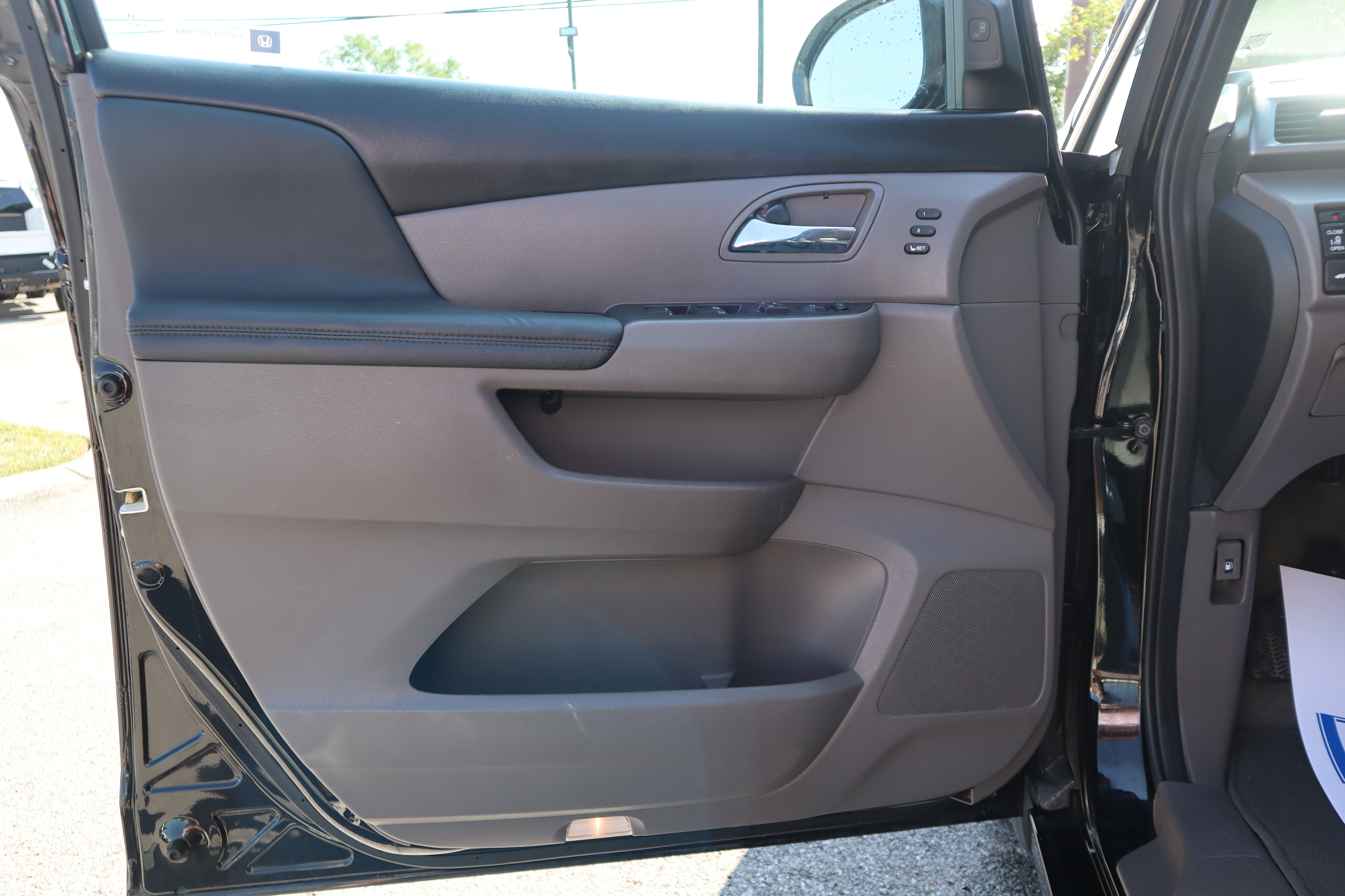Used 2017 Honda Odyssey Touring Elite image 12