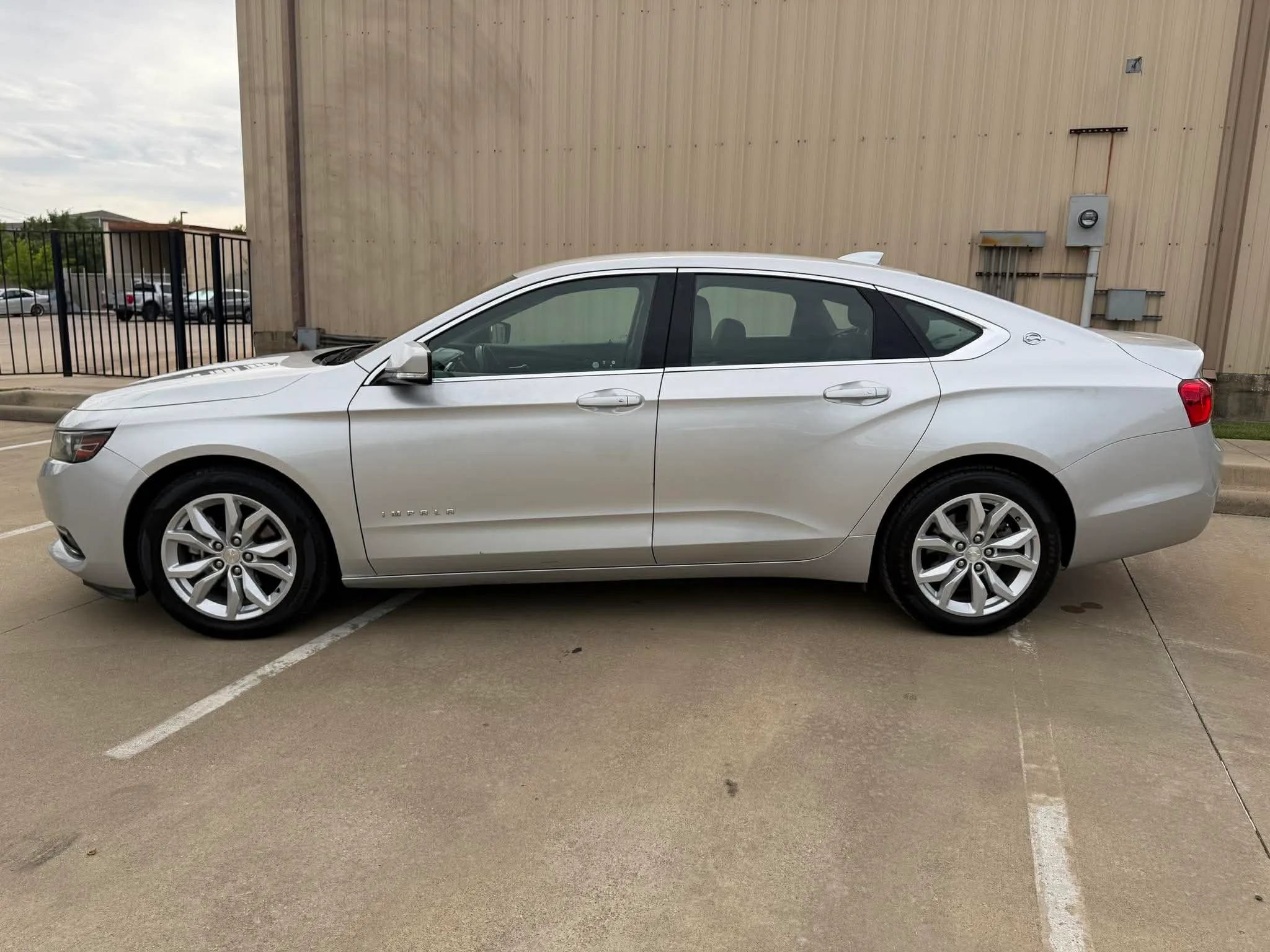 Used 2019 Chevrolet Impala LT FWD image 8