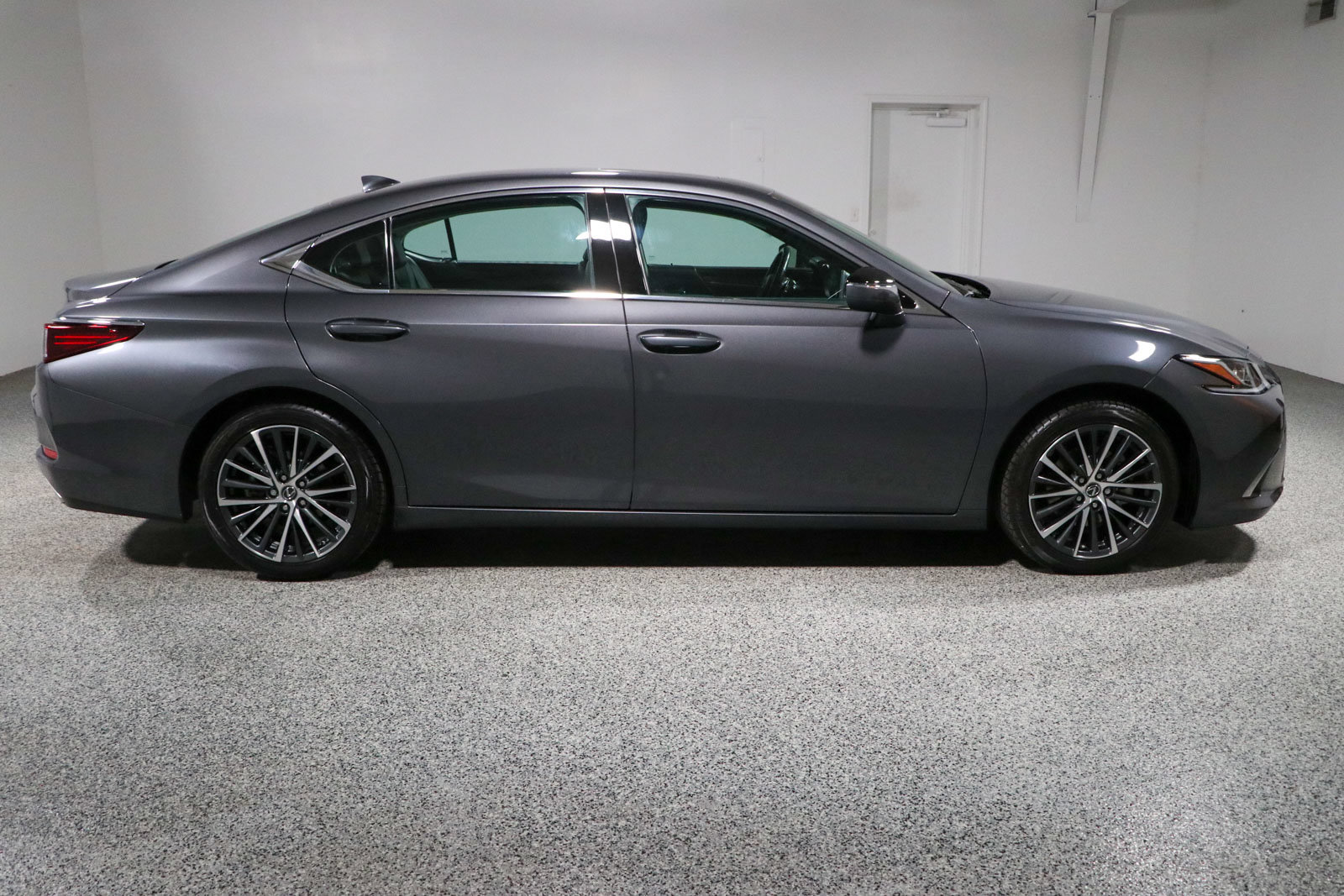 Used 2024 Lexus ES 350 w/ Premium Package FWD image 6