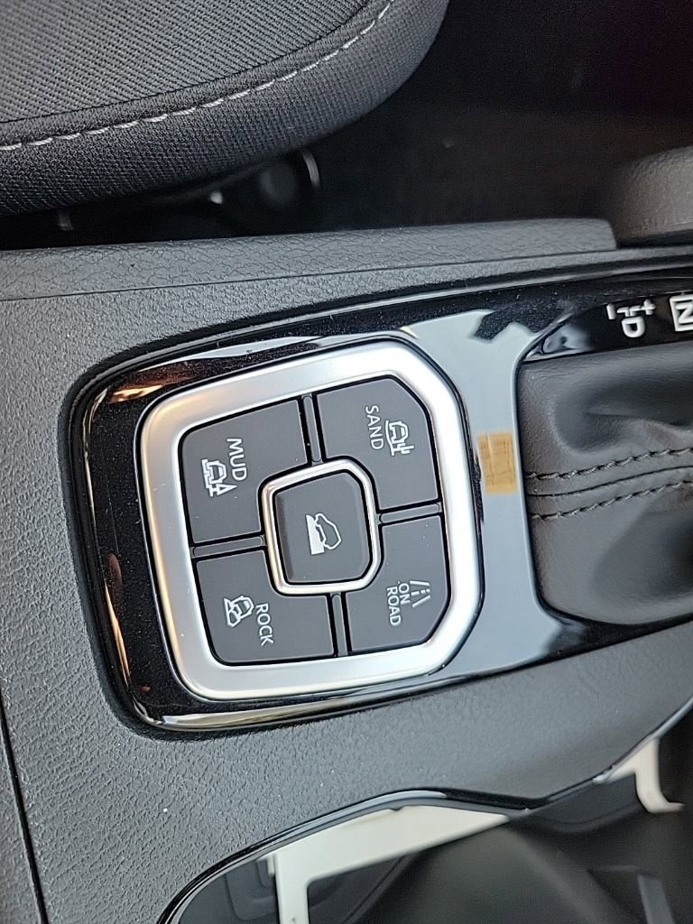 New 2026 Nissan Frontier SV w/ All-Weather Content Package image 18