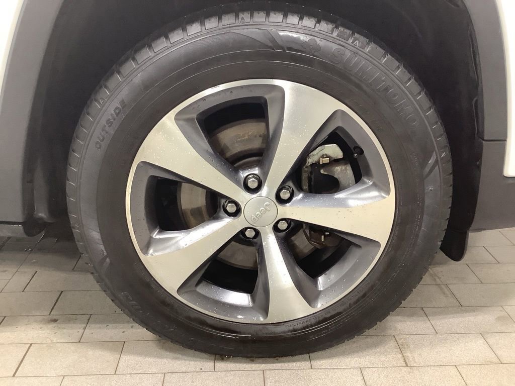 Used 2021 Jeep Cherokee Limited image 29