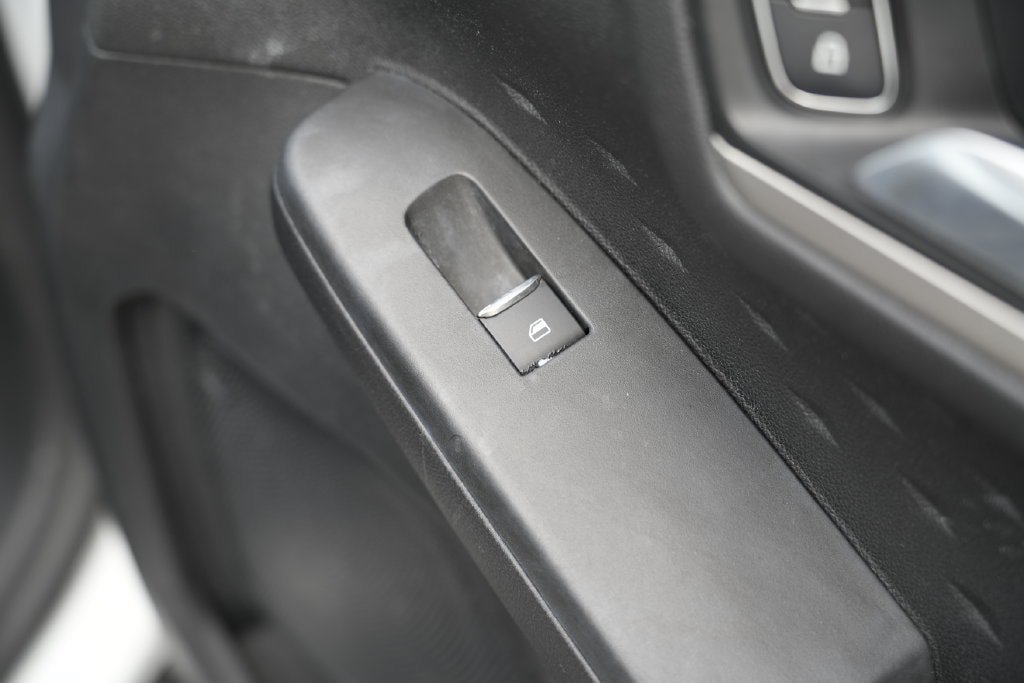 Used 2020 Ford Escape SE FWD image 33