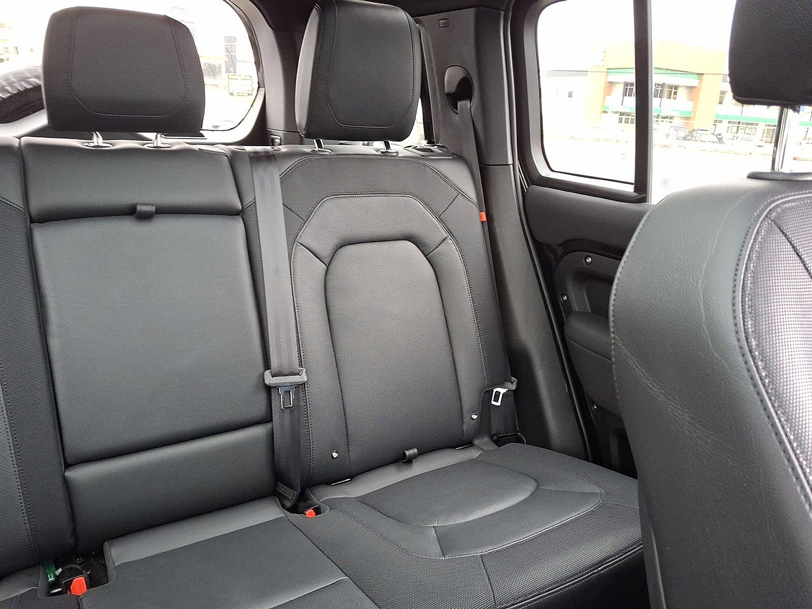 Certified 2023 Land Rover Defender 110 X-Dynamic SE image 14