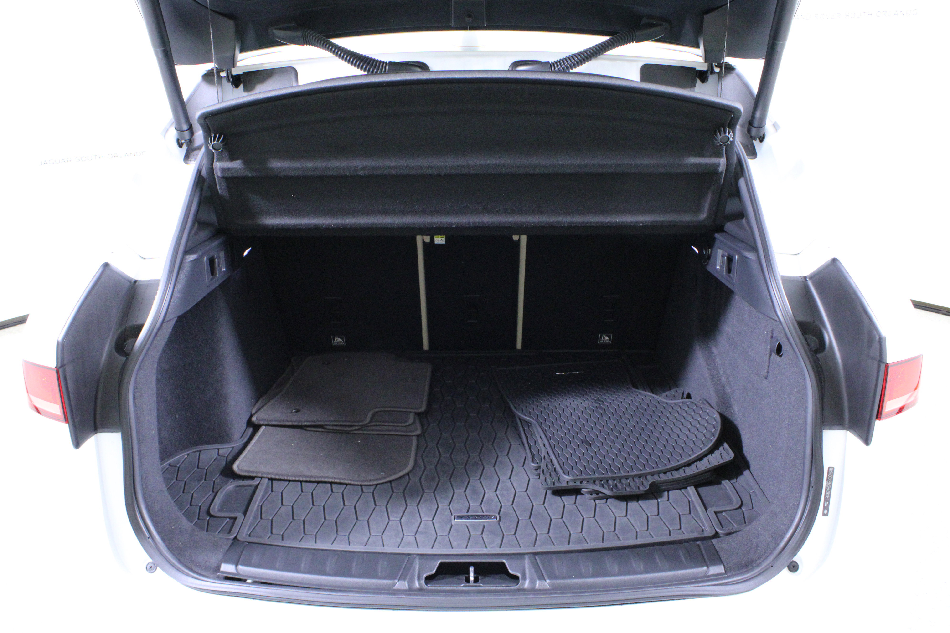 Used 2017 Jaguar F-PACE Prestige image 11