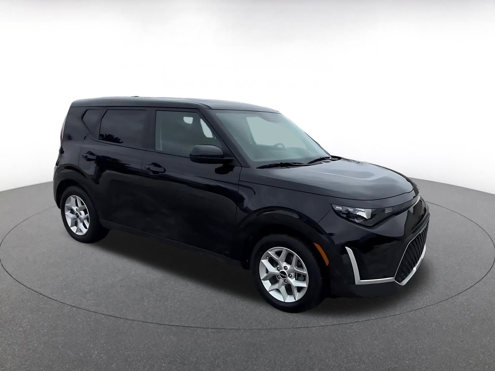 Used 2025 Kia Soul LX w/ LX Technology Package image 2