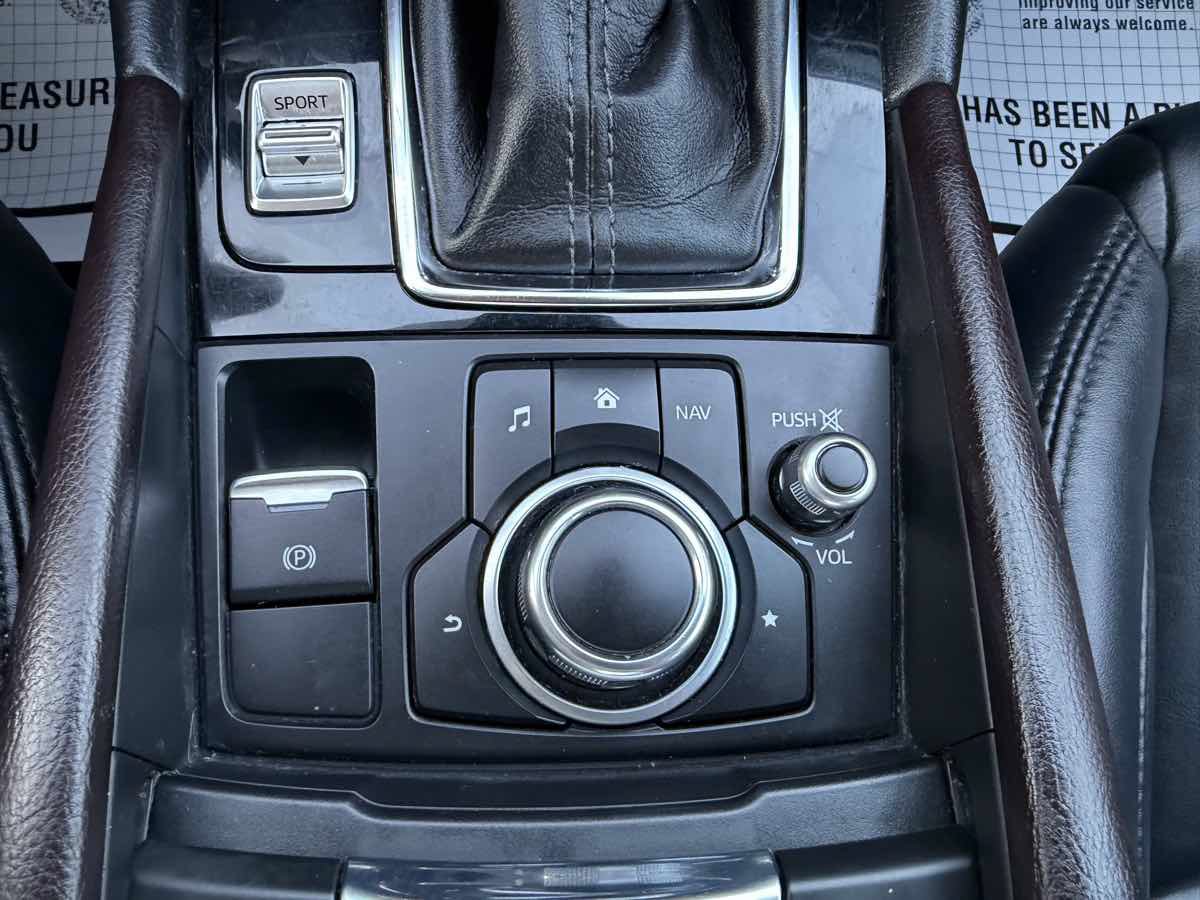 Used 2017 MAZDA MAZDA3 Touring FWD image 20