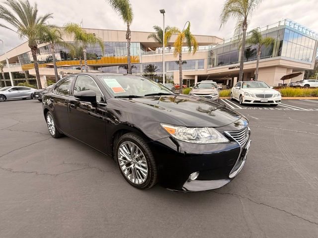 Used 2013 Lexus ES 350 w/ Luxury Pkg FWD image 2