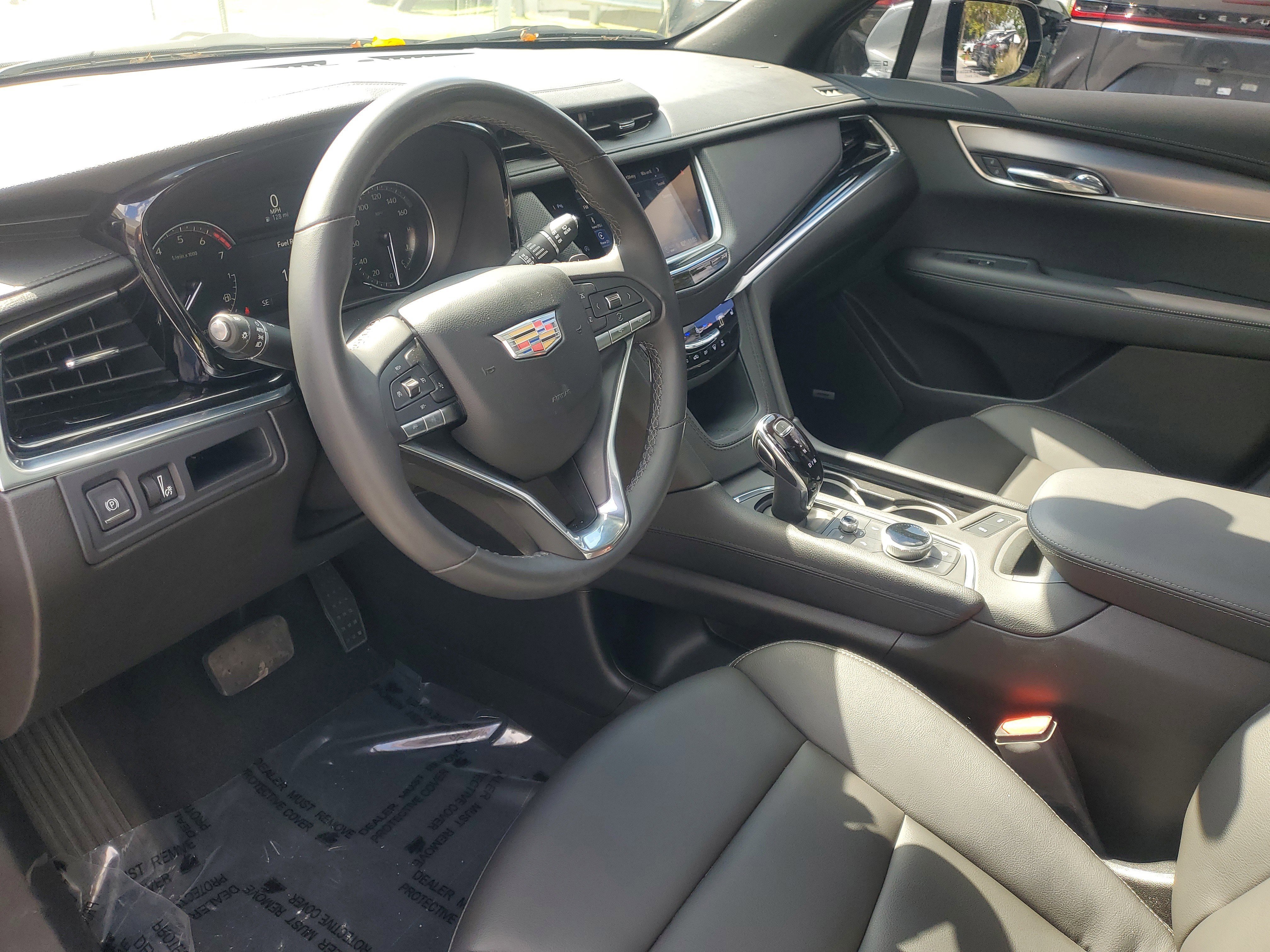 Used 2023 Cadillac XT6 Luxury FWD image 16