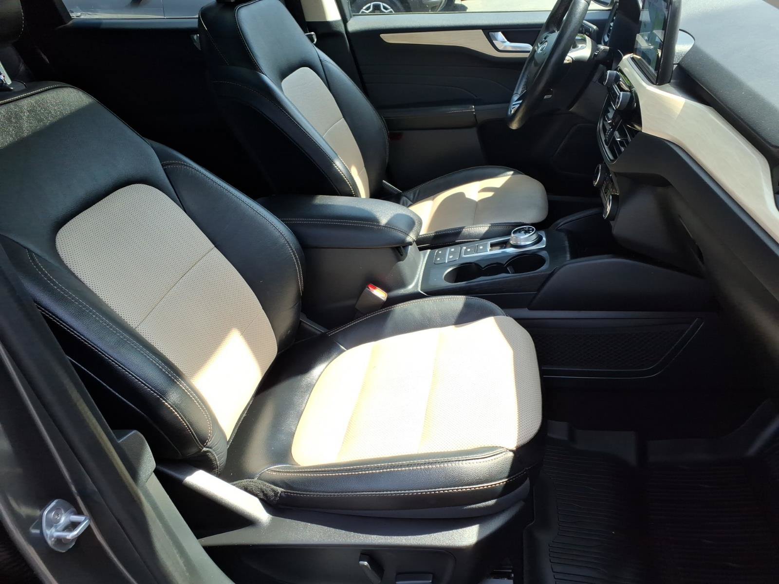 Certified 2022 Ford Escape Titanium w/ Titanium Premium Package FWD image 22