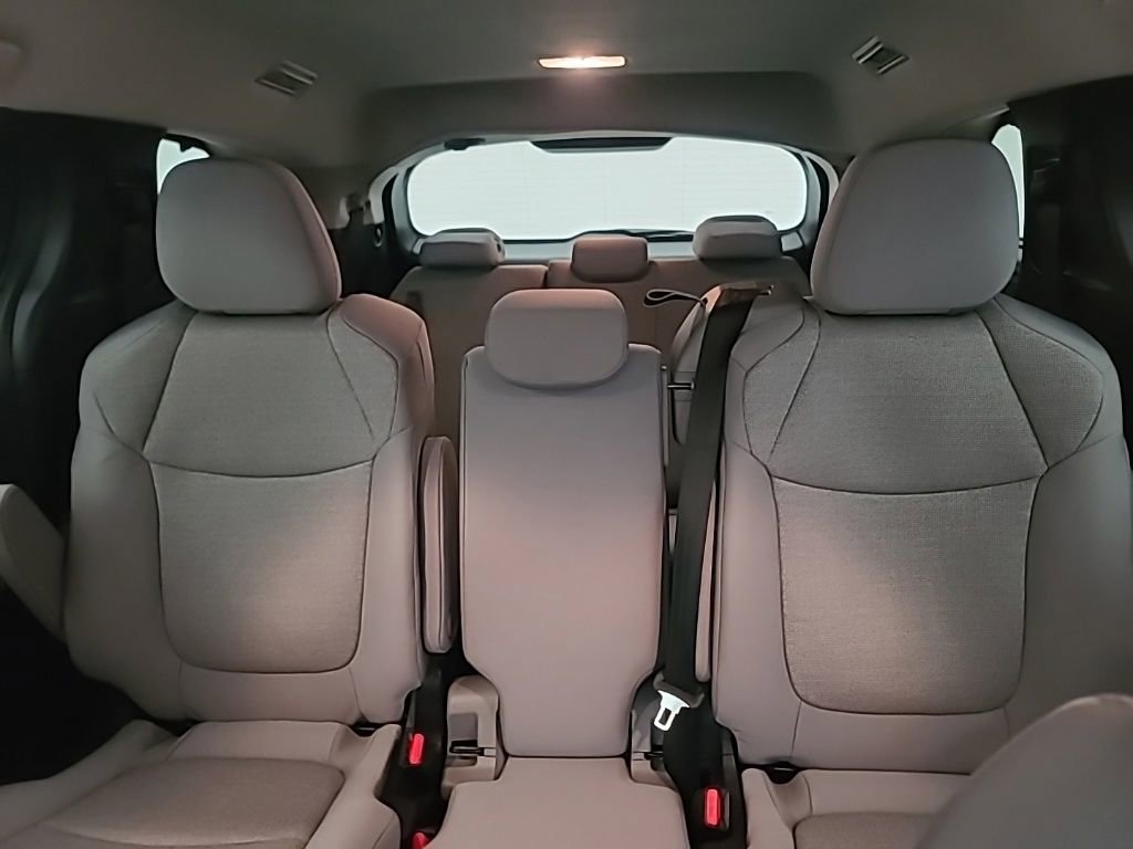 Used 2026 Toyota Sienna LE FWD image 26