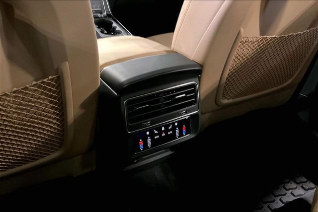 Used 2025 Audi Q8 Premium Plus w/ Premium Plus Package image 34