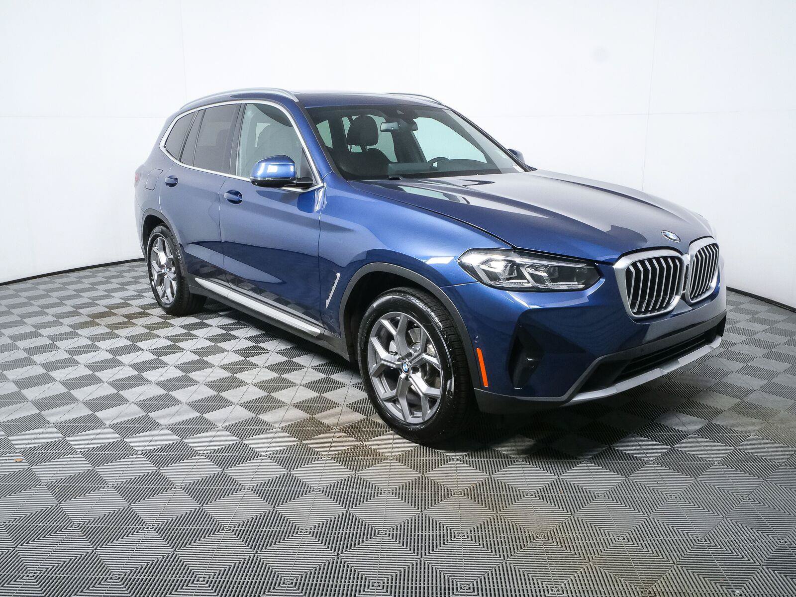 Used 2024 BMW X3 xDrive30i w/ Premium Package AWD/4WD image 25