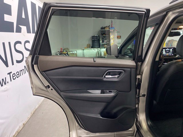 Used 2021 Nissan Rogue Platinum AWD/4WD image 23