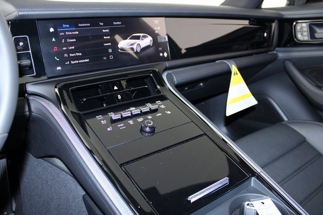 New 2025 Porsche Panamera 4 image 17