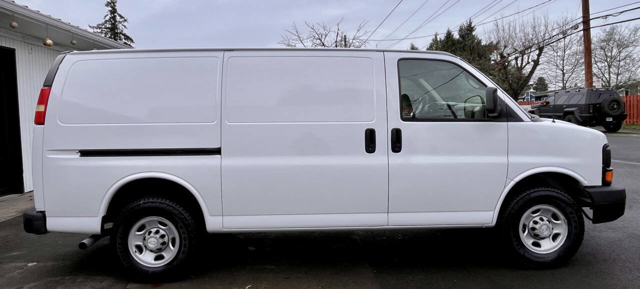 Used 2006 Chevrolet Express 2500 image 2