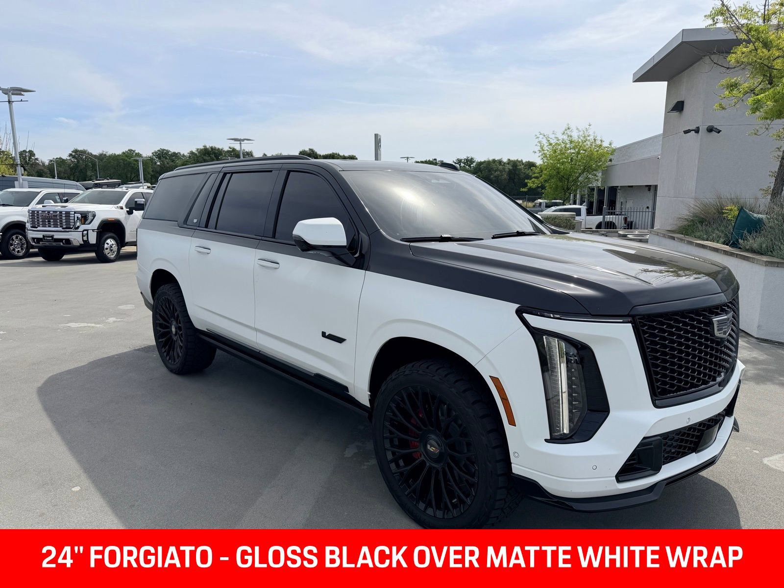 Used 2025 Cadillac Escalade ESV V image 3